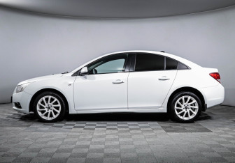 Подержанный автомобиль Chevrolet Cruze Sedan 2011 года (8 фото)