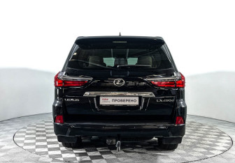 Подержанный автомобиль Lexus LX 2016 года (6 фото)