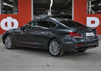 Подержанный автомобиль Genesis G70 2019 года (7 фото)