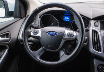 Подержанный автомобиль Ford Focus Wagon 2013 года (15 фото)
