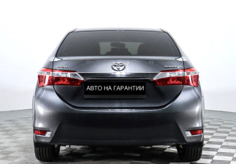 Подержанный автомобиль Toyota Corolla Sedan 2014 года (4 фото)