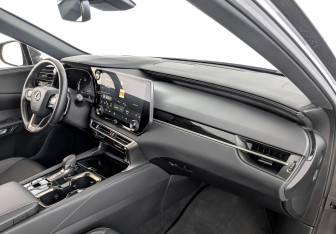 Подержанный автомобиль Lexus RX 2024 года (11 фото)
