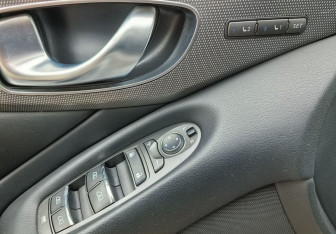 Подержанный автомобиль Infiniti Q50 2015 года (17 фото)