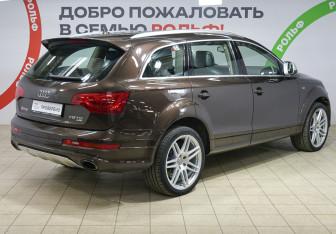 Подержанный автомобиль Audi Q7 2011 года (4 фото)