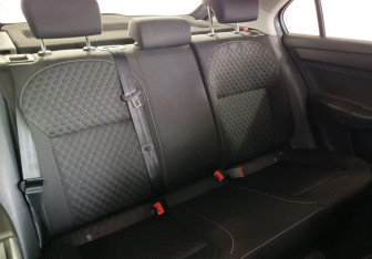Подержанный автомобиль Skoda Rapid Liftback 2016 года (16 фото)
