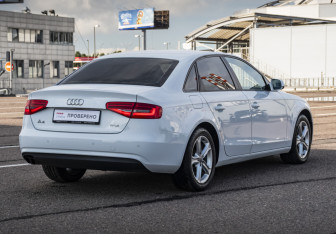 Подержанный автомобиль Audi A4 Sedan 2013 года (5 фото)
