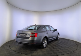 Подержанный автомобиль Skoda Octavia Liftback 2018 года (5 фото)