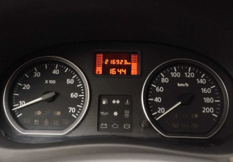 Подержанный автомобиль Renault Logan Sedan 2011 года (12 фото)