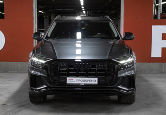 Подержанный автомобиль Audi Q8 2019 года (2 фото)
