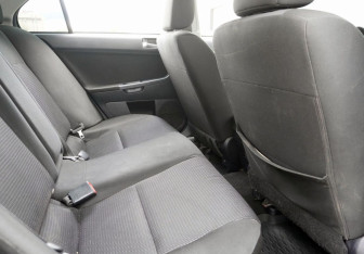 Подержанный автомобиль Mitsubishi Lancer Sedan 2011 года (9 фото)