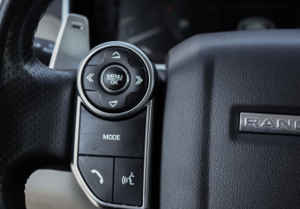 Подержанный автомобиль Land Rover Range Rover Sport 2015 года (17 фото)