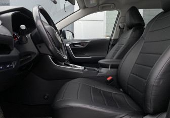 Подержанный автомобиль Toyota RAV4 2019 года (22 фото)