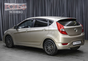 Подержанный автомобиль Hyundai Solaris Hatchback 2013 года (7 фото)