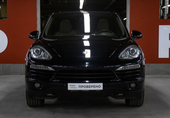 Подержанный автомобиль Porsche Cayenne 2013 года (2 фото)