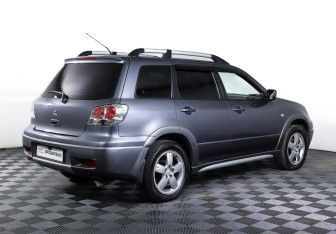 Подержанный автомобиль Mitsubishi Outlander 2005 года (5 фото)