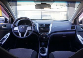 Подержанный автомобиль Hyundai Solaris Sedan 2011 года (12 фото)