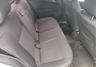 Подержанный автомобиль Opel Astra Sedan 2013 года (11 фото)