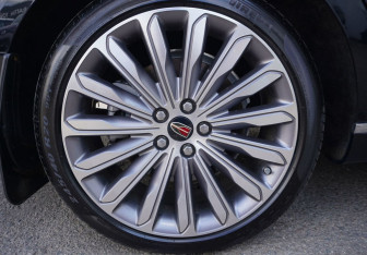 Подержанный автомобиль Hongqi H9 2023 года (19 фото)