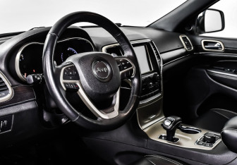 Подержанный автомобиль Jeep Grand Cherokee 2013 года (12 фото)
