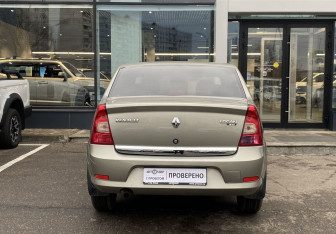 Подержанный автомобиль Renault Logan Sedan 2010 года (6 фото)