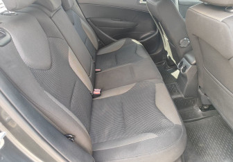 Подержанный автомобиль Peugeot 308 Hatchback 2009 года (11 фото)