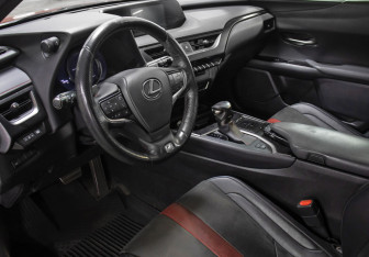 Подержанный автомобиль Lexus UX 2018 года (17 фото)