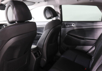 Подержанный автомобиль Hyundai Tucson 2016 года (12 фото)