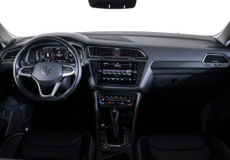 Подержанный автомобиль Volkswagen Tiguan 2021 года (12 фото)