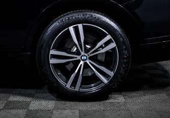 Подержанный автомобиль BMW X7 2020 года (15 фото)