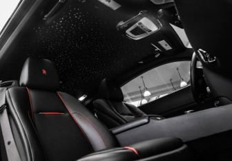 Подержанный автомобиль Rolls-Royce Wraith 2018 года (33 фото)