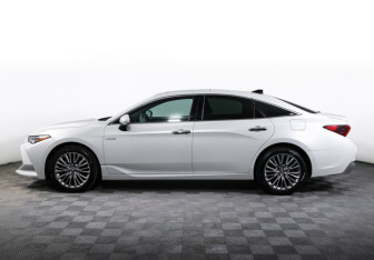 Подержанный автомобиль Toyota Avalon 2022 года (8 фото)