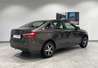 Подержанный автомобиль LADA (ВАЗ) Vesta Sedan 2018 года (5 фото)
