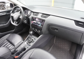 Подержанный автомобиль Skoda Octavia Liftback 2018 года (11 фото)