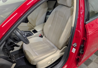 Подержанный автомобиль Audi A4 Sedan 2019 года (20 фото)