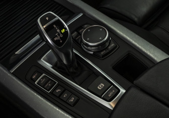 Подержанный автомобиль BMW X5 2015 года (16 фото)