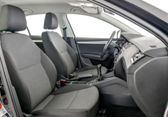 Подержанный автомобиль Skoda Octavia Liftback 2014 года (23 фото)