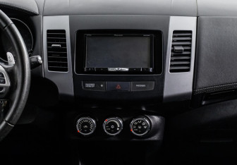 Подержанный автомобиль Mitsubishi Outlander 2012 года (8 фото)