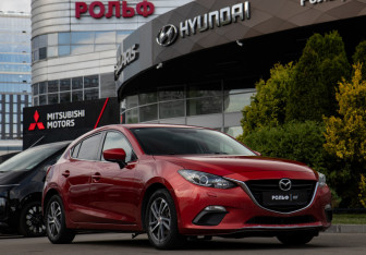 Подержанный автомобиль Mazda 3 Hatchback 2015 года (2 фото)