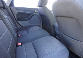 Подержанный автомобиль Ford Focus Hatchback 2010 года (10 фото)