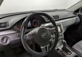 Подержанный автомобиль Volkswagen Passat Sedan 2012 года (13 фото)