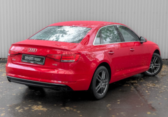 Подержанный автомобиль Audi A4 Sedan 2015 года (5 фото)