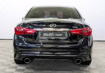 Подержанный автомобиль Infiniti Q50 2017 года (6 фото)