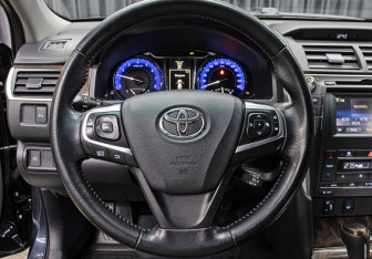 Подержанный автомобиль Toyota Camry Sedan 2017 года (17 фото)