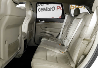 Подержанный автомобиль Jeep Grand Cherokee 2012 года (10 фото)