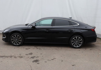 Подержанный автомобиль Hyundai Sonata 2023 года (8 фото)
