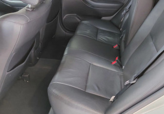 Подержанный автомобиль Toyota Avensis Sedan 2004 года (13 фото)