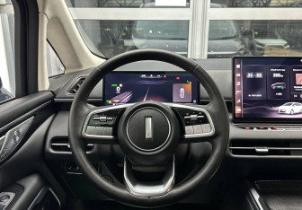 Подержанный автомобиль Wey 80 2025 года (17 фото)