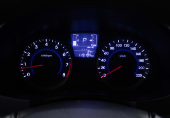 Подержанный автомобиль Hyundai Solaris Sedan 2015 года (12 фото)