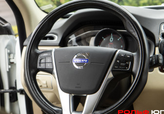Подержанный автомобиль Volvo XC70 2014 года (11 фото)