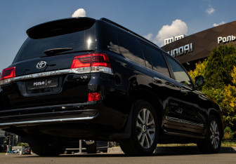Подержанный автомобиль Toyota Land Cruiser Suv 2018 года (33 фото)